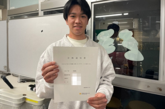 高校受験を経て卒業後の進路を語る卒業生のインタビュー