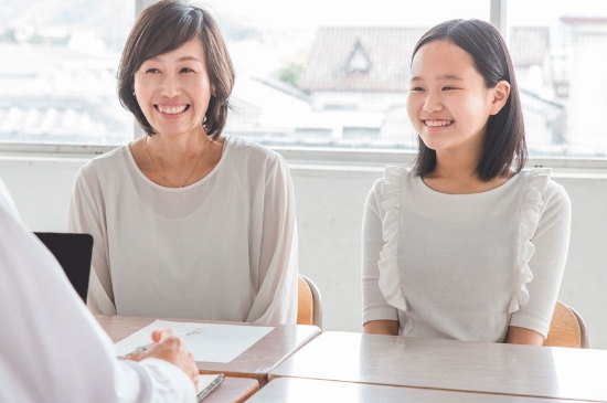 高校受験塾に通う子どもと保護者の声をもとにした面談風景