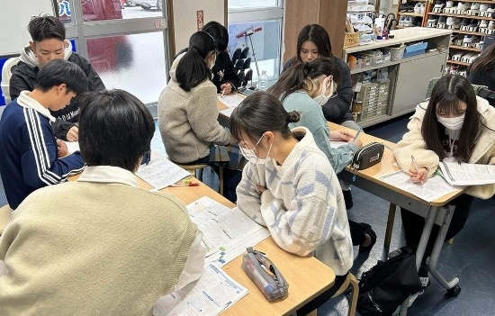 仲間と一緒に学ぶ高校受験のテスト対策学習